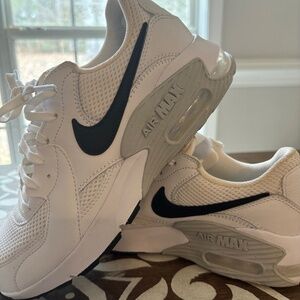 Nike Air Max Excee B&W